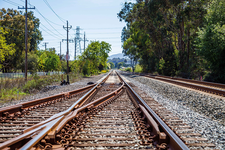 Parallel Railway tracks by Robert So, Pexels