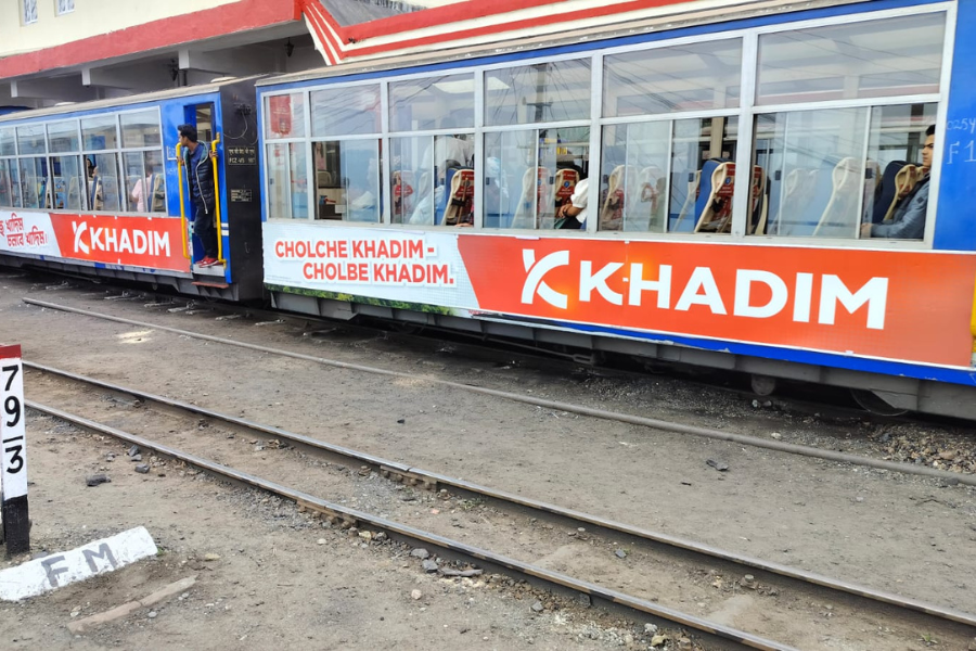 Khadim campaign on Train with slogan '‘Cholche Khadim Cholbe Khadim'