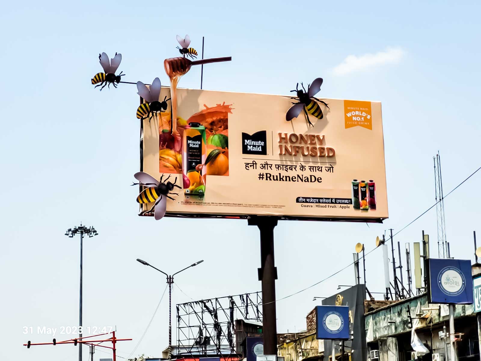 Miniut maid honey creative 3D bee campaign in Gorakhpur