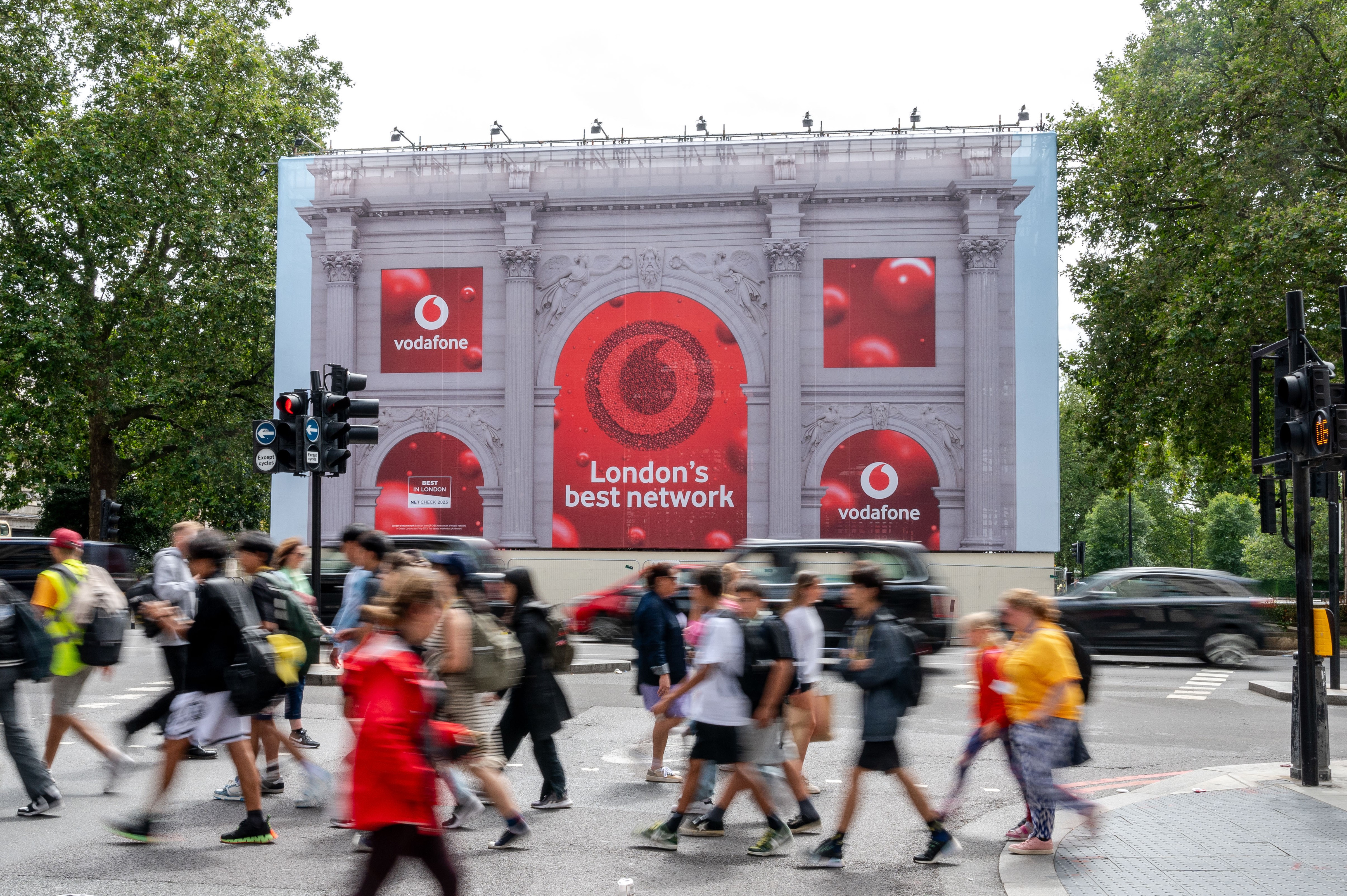 Vodafone celebrates Best in London network award with OOH wrap of Marble arch