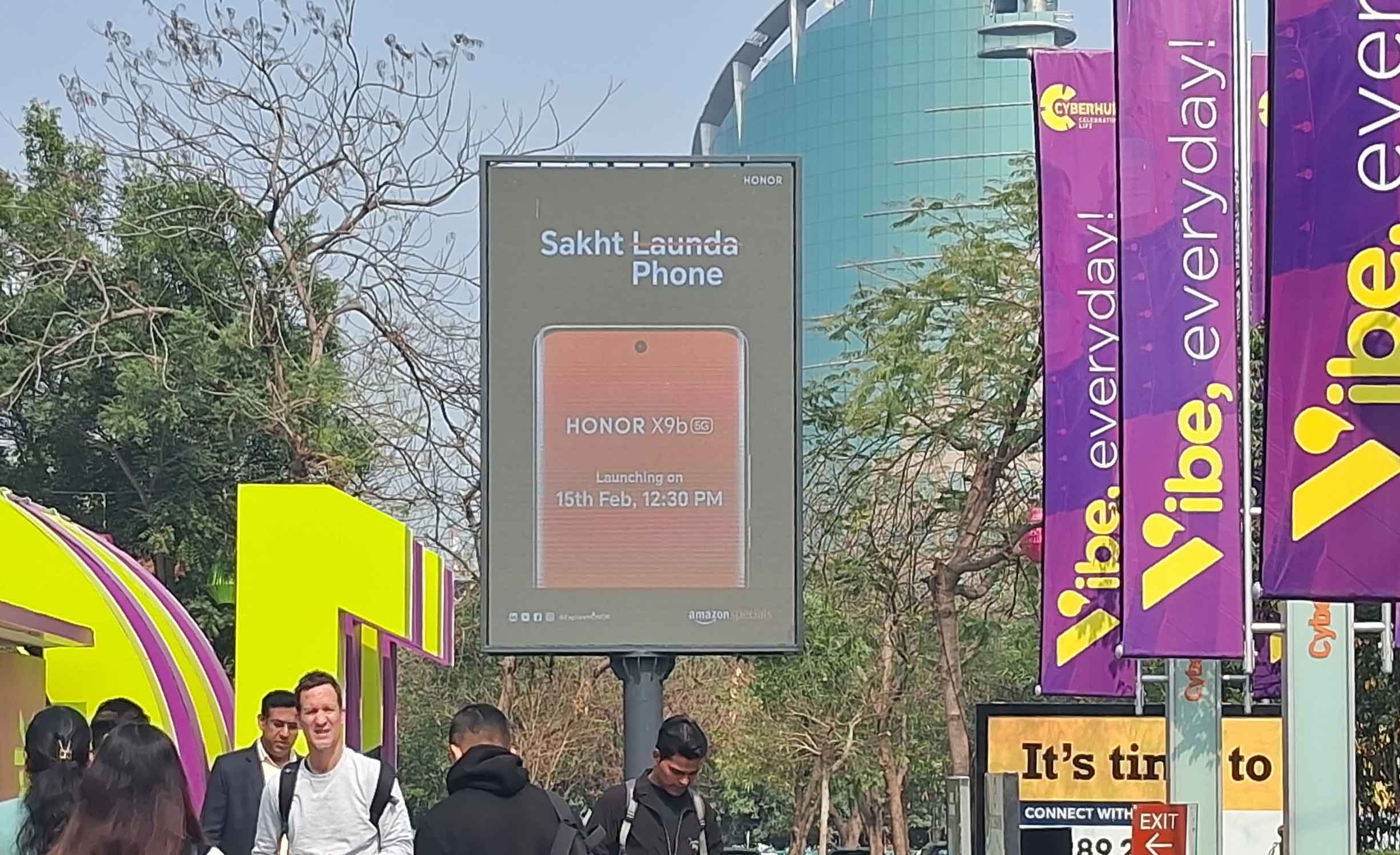HONOR phone OOH campaign