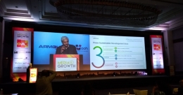 Pramod Bhandula makes a case study presentation on best green practices for OOH