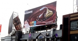 Hershey’s says it with a Kiss