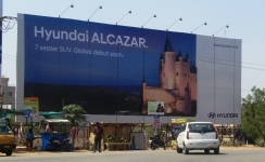 Hyundai goes all royal and OOH for ALCAZAR