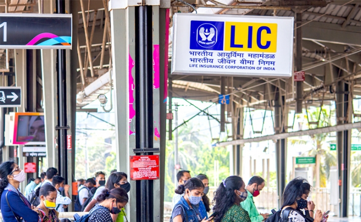 LIC acquires branding rights for Andheri Metro station