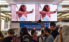 Conde Nast serves an ace on LAX DOOH screens with Serena Williams starring Vogue issue