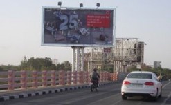 Vodafone goes 3D for 3G internet campaign