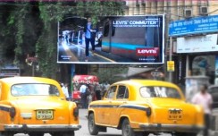 Levi's connects with commuters via metro stations in Mumbai