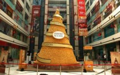 Ferrero Rocher amazes shoppers with giant golden pyramid