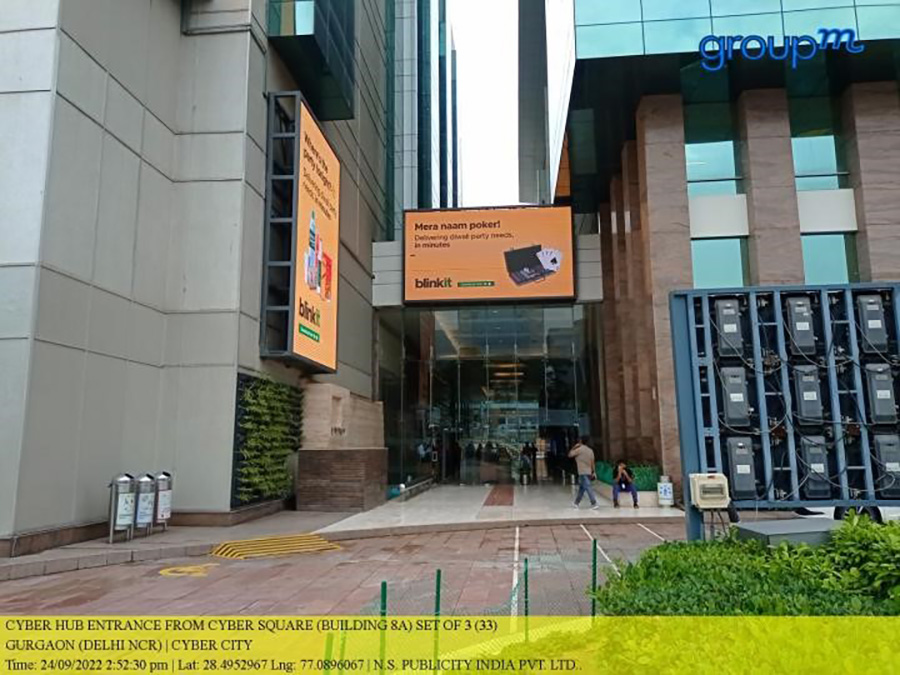 Smart OOH campaign by Blinkit