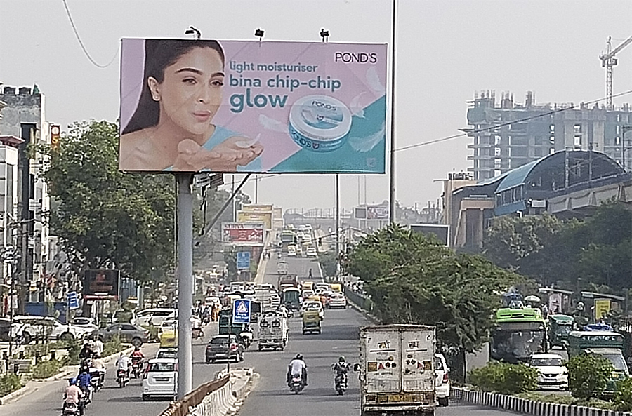 PONDS Moisturiser OOH Campaign