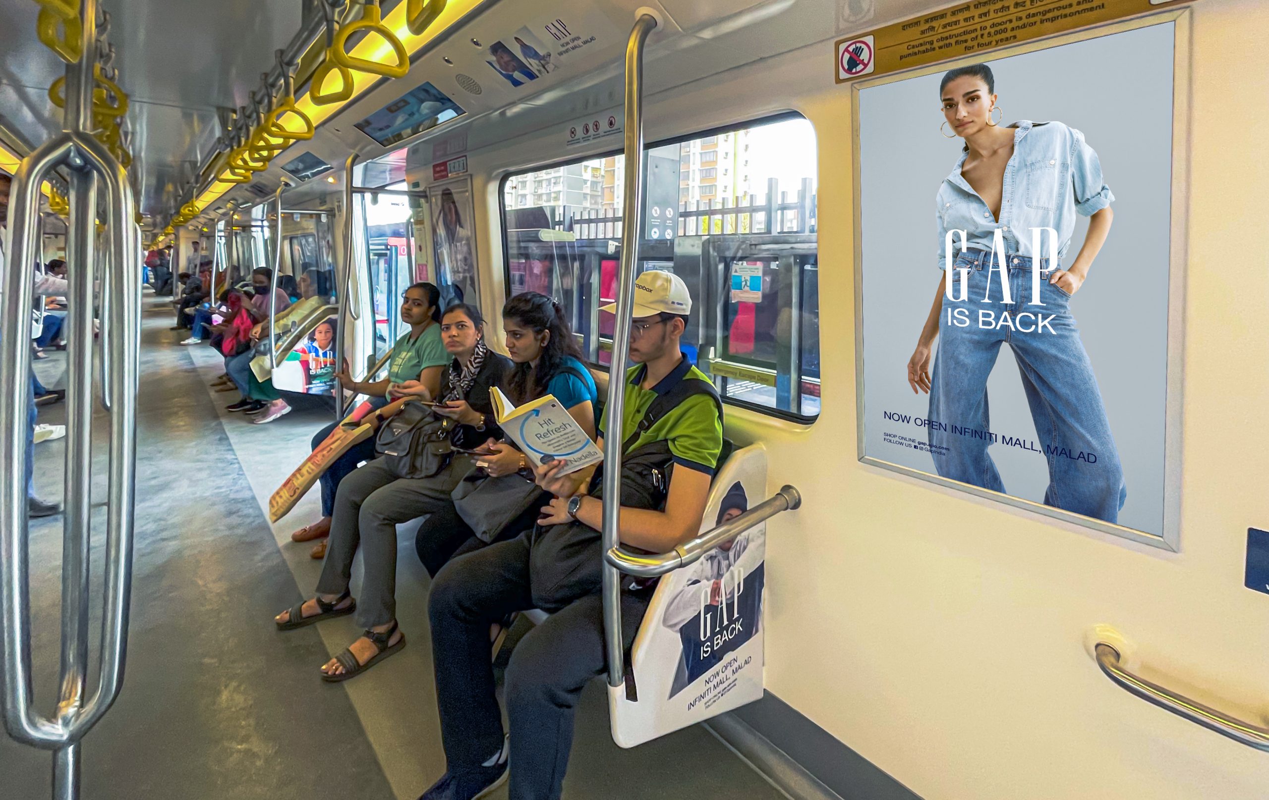 JCDecaux x Gap Mumbai Metro