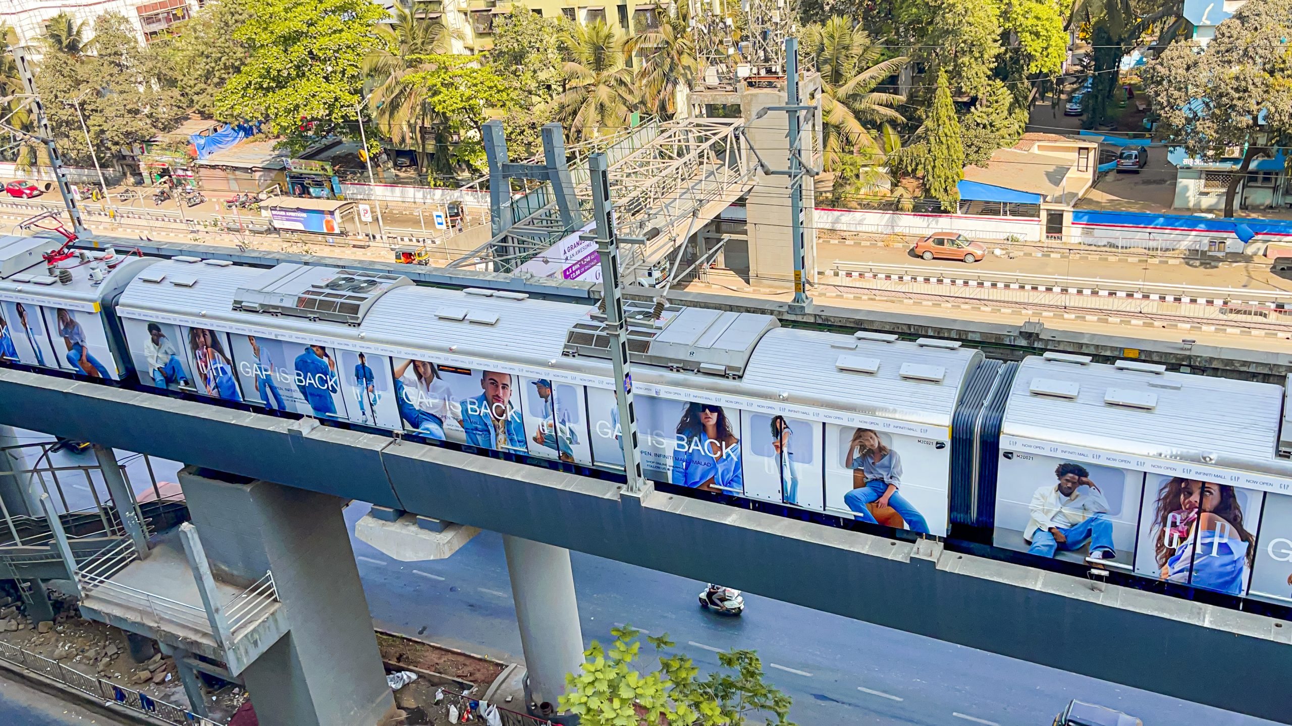 JCDecaux x Gap Mumbai Metro