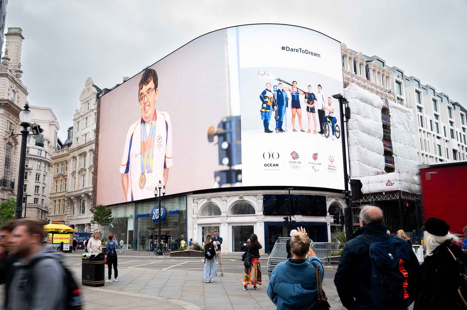 Ocean Outdoor campaign with hashtag #DateToDream 