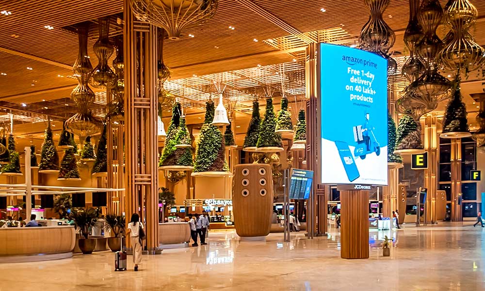 LED screen display high resolution visuals with double-sided rotation