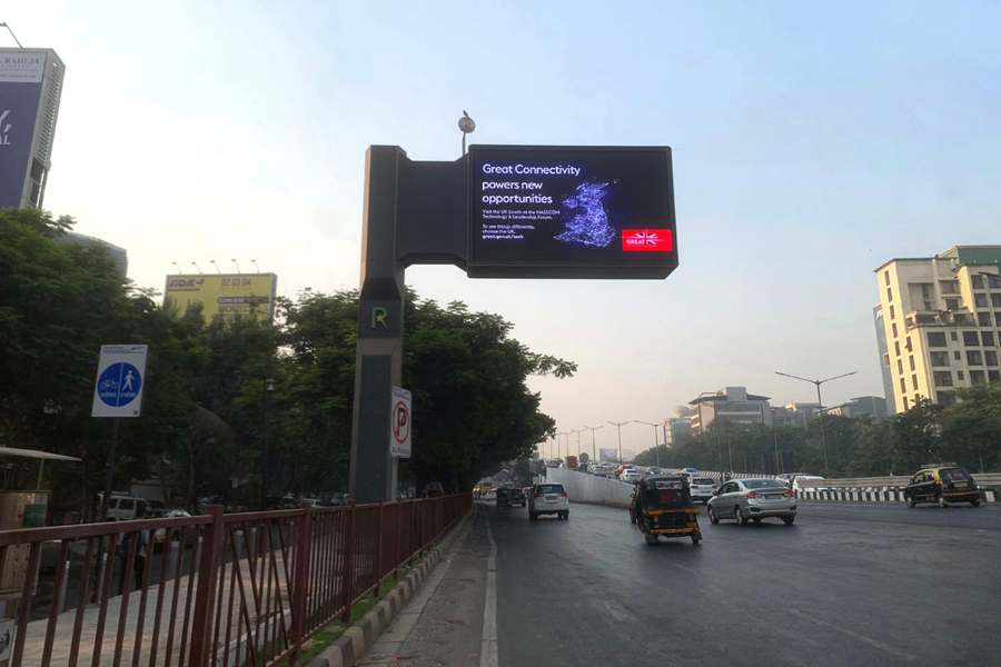 DOOH campaign. Media owner- Roshanpsace