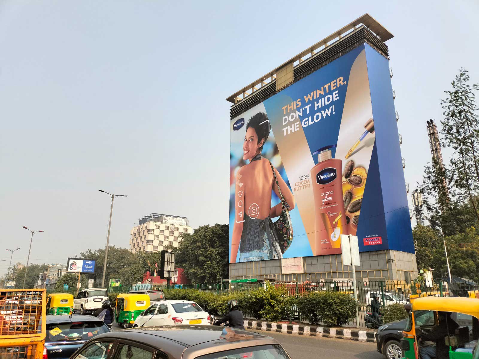 Vaseline Coca glow body lotion OOH Camapign, Mumbai